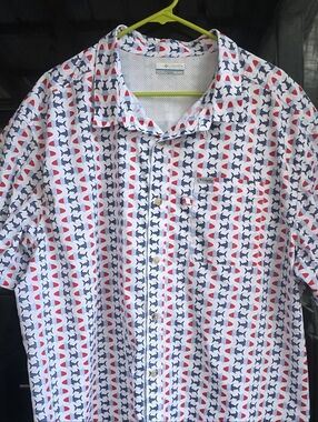 Columbia Short-Sleeve Button-Down Shirt — White, Red & Blue Geometric Print